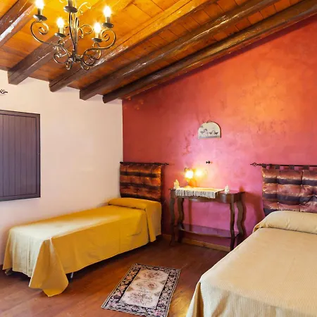 Charming In With Swimming Pool Holiday home
